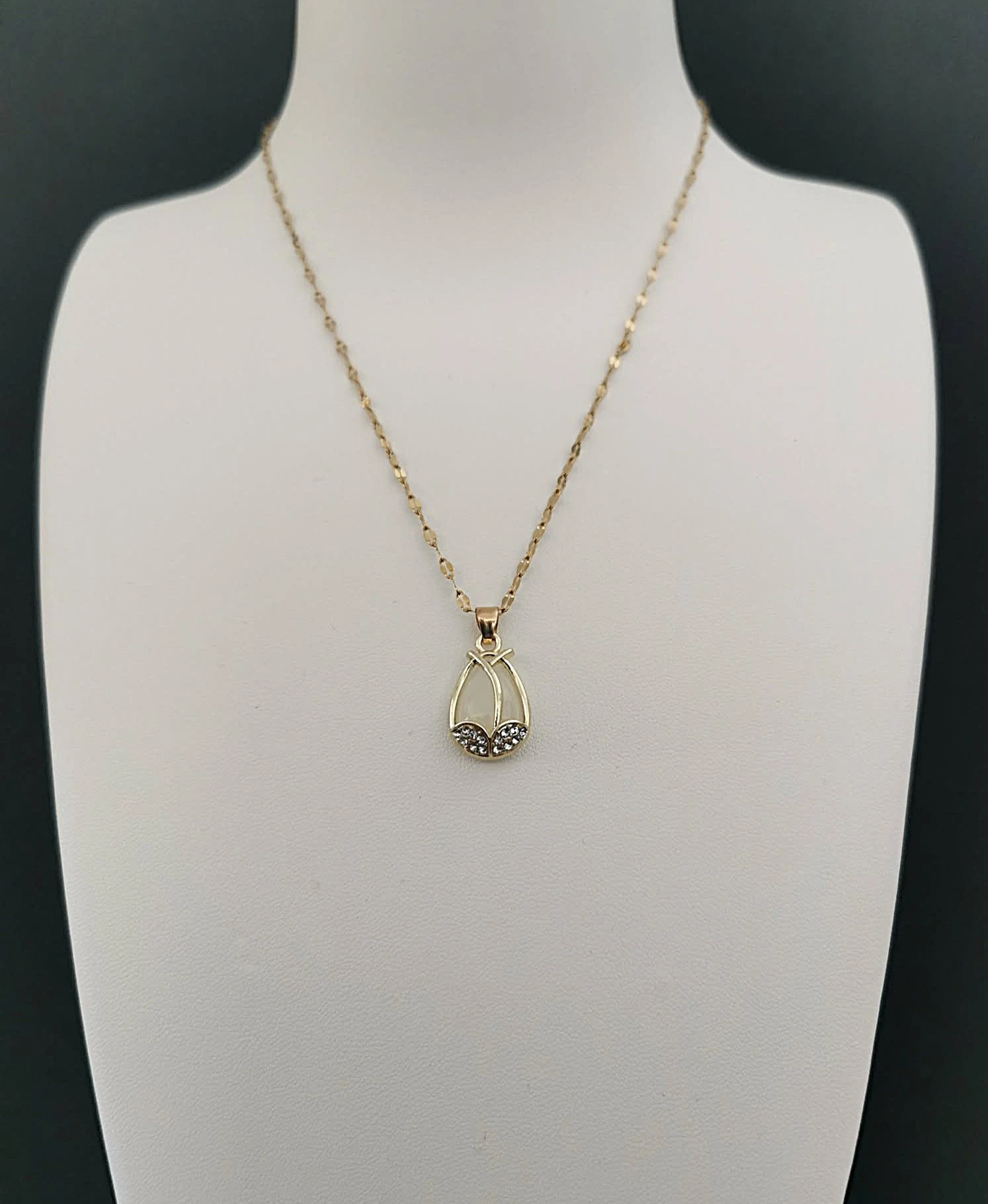 Collier Femme Orné d'un pendentif En forme de tulipe